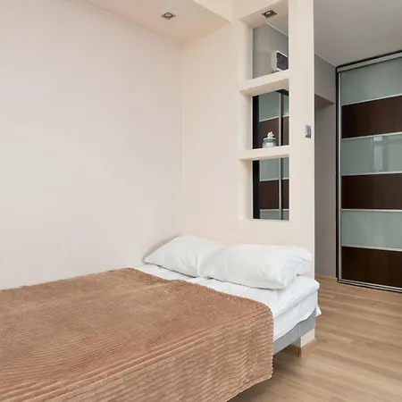 Modern On Piotrkowska Street View By Renters * Łódź